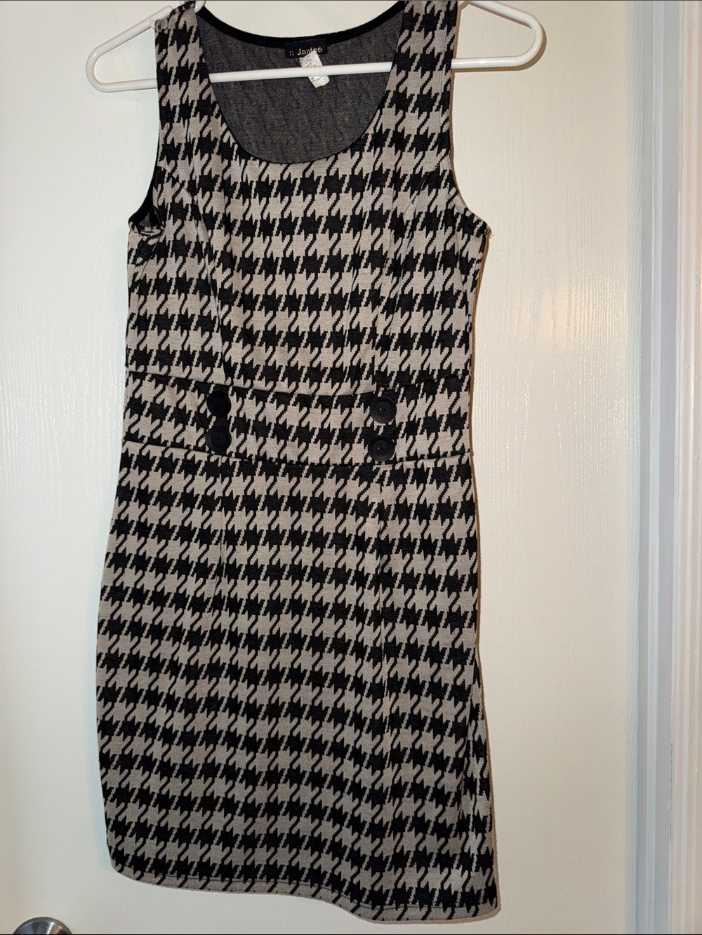 Sleeveless Houndstooth Sheath Dress in Black and Cream